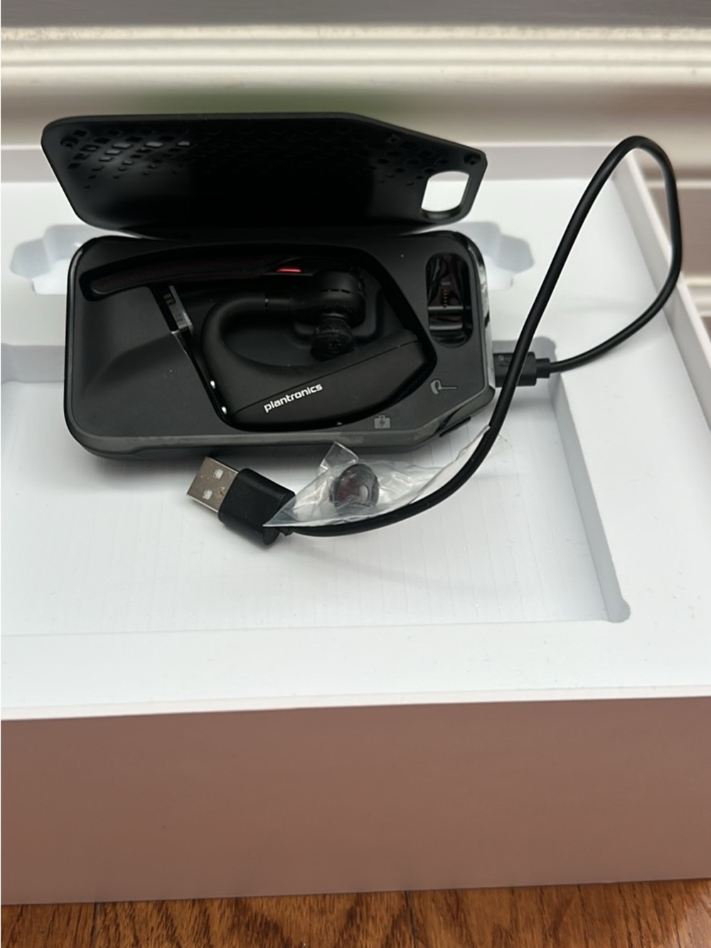 Plantronics Black Wireless Earbud Headset with Charging Case